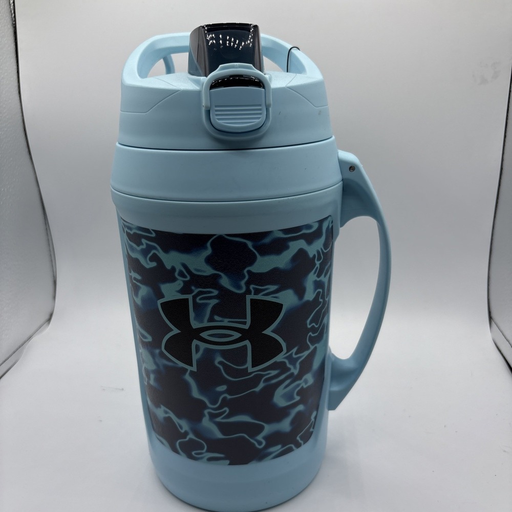 Under Armour Playmaker 64 Oz‎ Water Jug Bottle Light Blue With Navy Camo, NEW